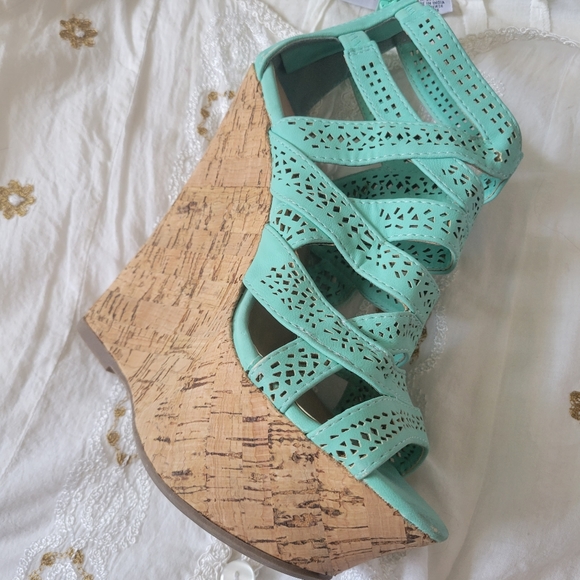 Turquoise wedge sandals - Picture 6 of 7